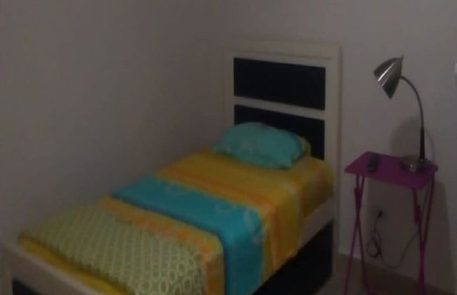 Room in Guest Room - Room in Comfortable Apartment Located on the Beach Very Close to the City - Foto 3