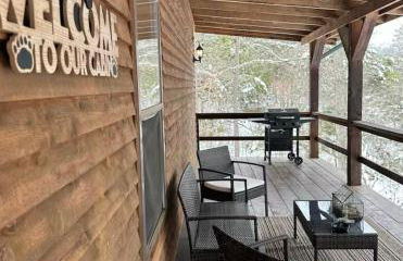 Black Bear Cabin - Giant Spa Tub, Peaceful Location - Foto 4