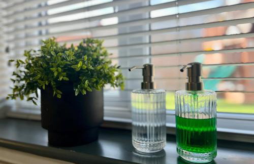 Ultra Modern large 4 bed executive home Durham - Photo 55