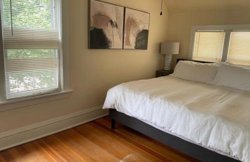 Spacious Home in DT Libertyville Near Naval Base - Foto 14