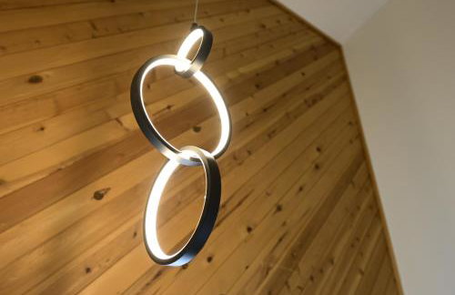 Modern Upstairs Loft - Newly Renovated! - Foto 23