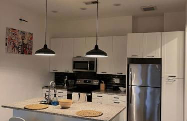 Top Floor Downtown 1BR, Stadium Views, 5 Min Walk to Stadium - Foto 2