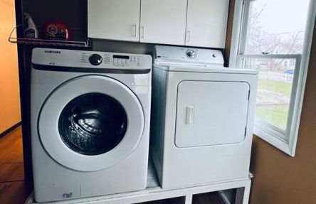 5 Bedroom Lakeside Home Sleeps 12 - Shared Lake Access, Large Yard, Central Air, Fire Pit, Horseshoes & More! - Foto 18