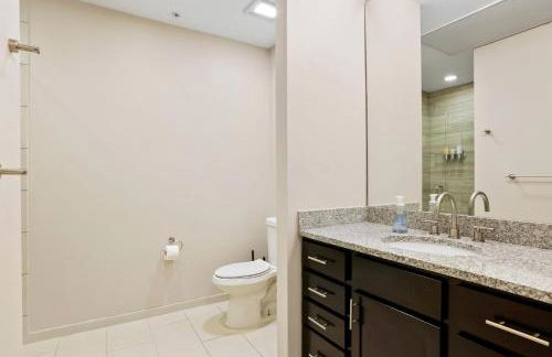 Unbeatable Location Golden Condo - Walk Everywhere - Photo 9