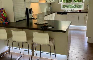 Ganzes Haus nahe Messe und nur 15 Min Zentrum-Hannover - including parking - WLAN - komplett ausgestattet - 3 Schlafräume - Whole Guest House near Fair - and only 15 Min Centre of Hannover - 3 bed rooms - highWLAN - with working places - garden - Foto 2