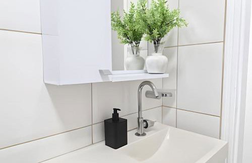 Varanda ensolarada a alguns passos do mar - Foto 34