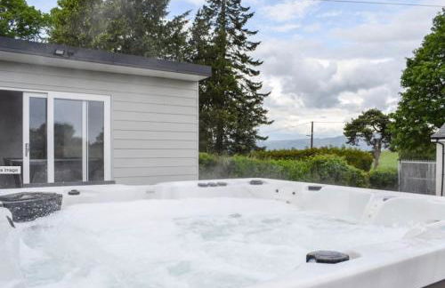 5 Bed cottage with Hot tub - Photo 3