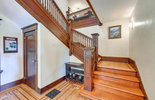 Historic Auburn House on 37 Acres with Private Lake! - Foto 5