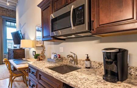 Hip Urban Loft - Small Town Charm - 124 LOFTS #1 - Foto 6