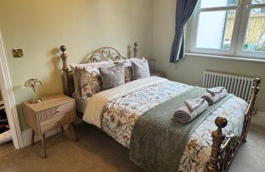 Moody House - Photo 2