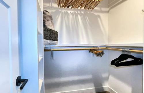 King Bed-Private Yard-Driveway Parking - Photo 25