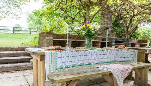 Lower Barn House at Westerlands Farm Sleeps 11 - Foto 5