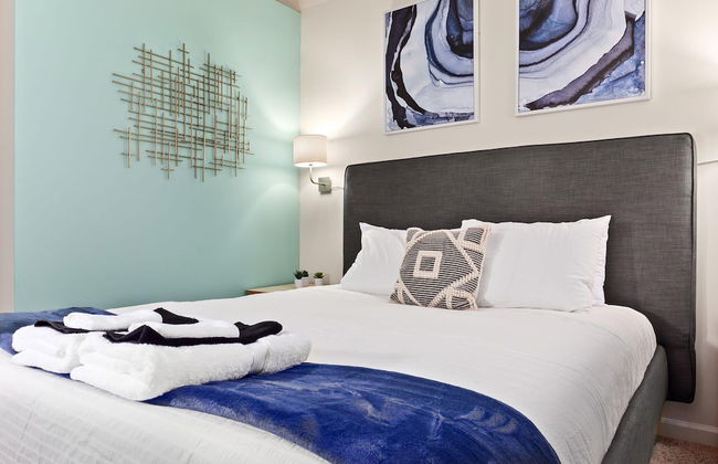 City Center Apartment, Walk Everywhere, Wifi - Photo 10