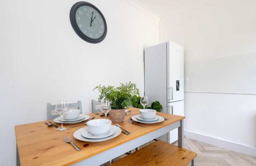 Spacious & Bright 3 Bedroom House in St Helens - Foto 3