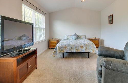 Dog-Friendly Home with Pool Access Near Oak Island! - Foto 13