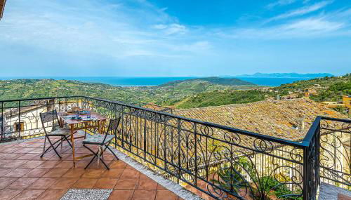 2 Bedroom Beautiful Apartment In Laureana Cilento - Photo 2