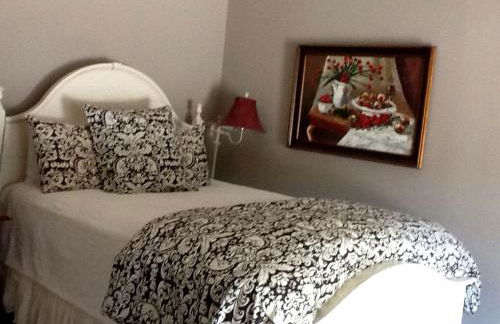 Secluded Country Cabin Rental with Beautiful Garden Space near Fayetteville, Arkansas - Foto 4