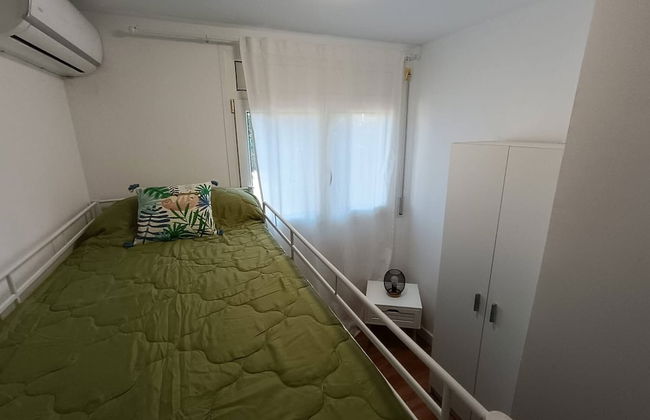 Apartment in Salou with swimming pool and garden - Photo 9