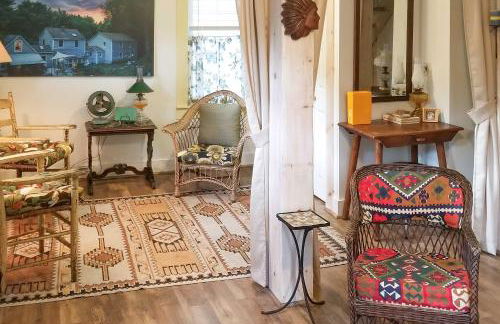 Rustic-Chic Cottage with Yard and Grill - Near Hiking! - Foto 6