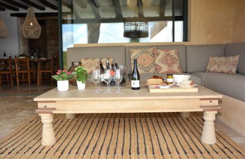 Masia La Morera autenticidad renovada 100 porcien a 10 minutos de Sitges en coche 12 huespedes Piscina Aire Aconc 6 Suites Apertura 15 Julio 2025 - Foto 14