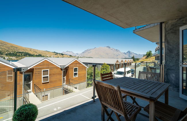 LAKESIDE LIVING - MODERN 2-BEDROOM APARTMENT - Foto 9