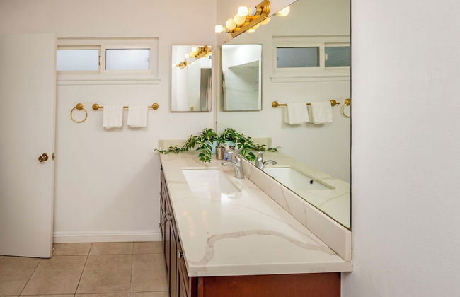 Serene Retreat & Modern Comforts in Rowland Heights - Foto 37