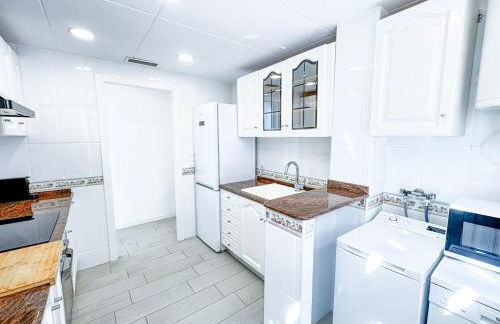 NUEVO, a 70 metros de la playa y con vistas al mar - Foto 22