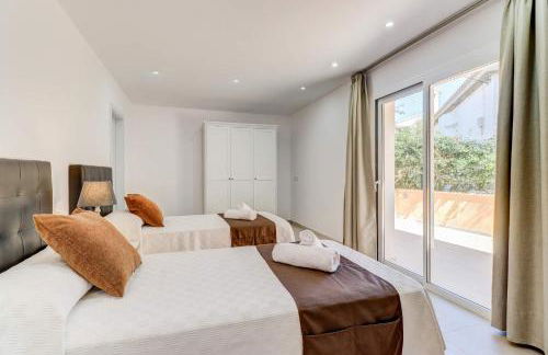 Villa Zaragoza by Villa Plus - Photo 17