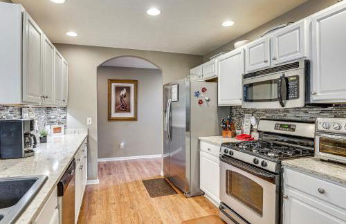 Beloit Home with Deck 3 Mi to Health System Campus - Foto 5