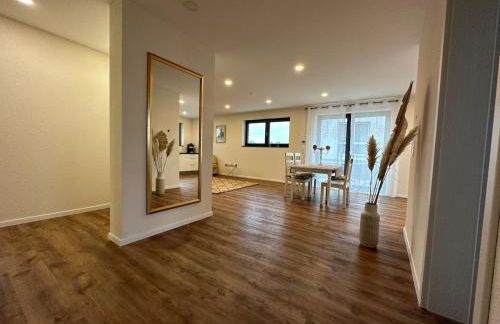 Neue helle 4 Zimmerwohnung mit Tiefgaragenparkplatz - Foto 1