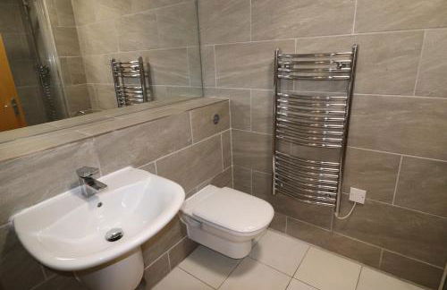 Luxury 2 Bedroom City Centre Apartment Sleeps Up to 6 HS2 Deals available - Foto 7