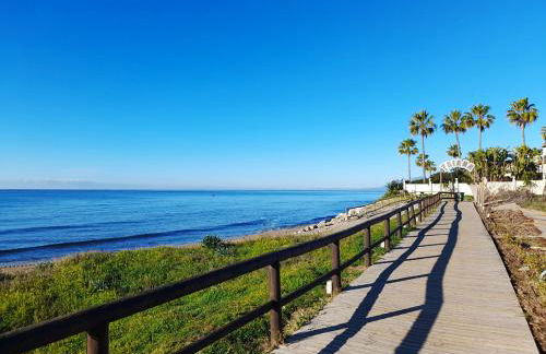 Apartment with pool near the beach - Photo 25