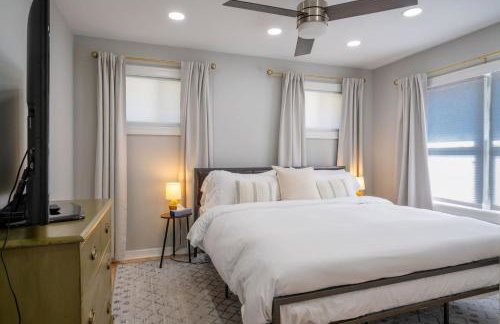 3Bed 2Bath Luxury Lake House on Myers Bay Private Pier Beach Firepit and Deck - Foto 31