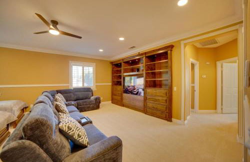 Resort-Style Oasis Expansive Riverside Mansion - Foto 19