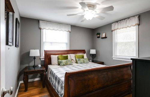 The Cozy Bungalow free parking fully fenced backyard - Foto 8