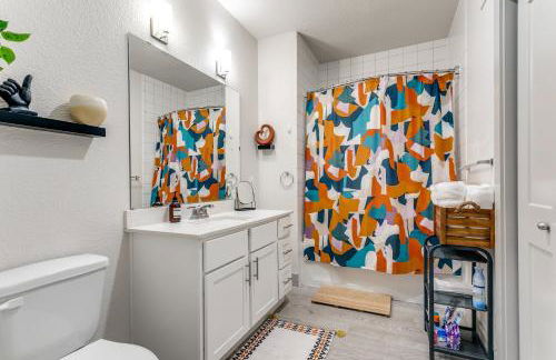 Beautiful Condo on Riverwalk w King Ste Free Parking Pet friendly centrally Located on the Riverwalk - Photo 19