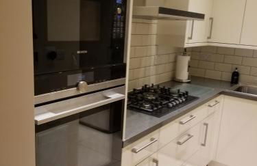 London Luxury Apartment 4 Bedroom Sleeps 12 people with 4 Bathrooms 1 Min walk from Station - Foto 28