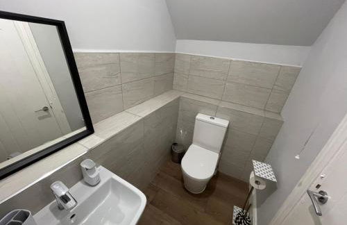 Ideal Contractor Business & Family Friendly 2-Bed Apartment Quiet & Spotless with Fast WiFi Large Screen Smart TV - Foto 33