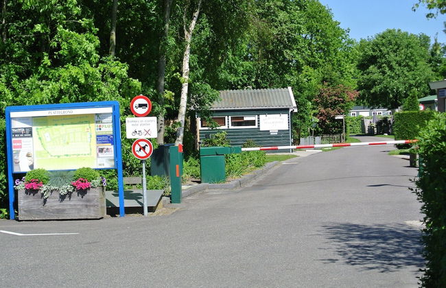 Chalet in Goedereede Near North Sea Beach - Photo 17