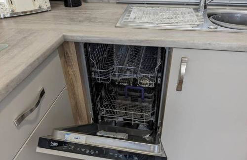 Beautiful Pet Friendly Southerness Caravan With Sea View & Decking Area - Foto 26