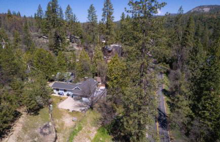 Near Yosemite Bass Lake Cabin with Hot Tub, Lake View, Pet Friendly - Photo 47