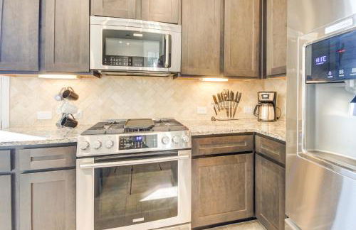 Meticulously-maintained 3-BR Townhouse w/ Backyard ~ Double-Story! - Foto 46