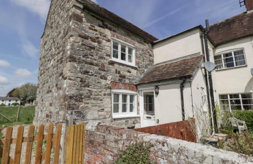 2 Court Farm - Photo 3