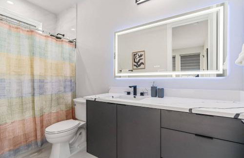 Luxurious Newly Built 5 BR 6 Bath Home w/ Rooftop - Foto 10