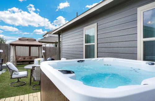 Stylish Hot Tub Retreat BBQ Yard Games WiFi Pets - Foto 22