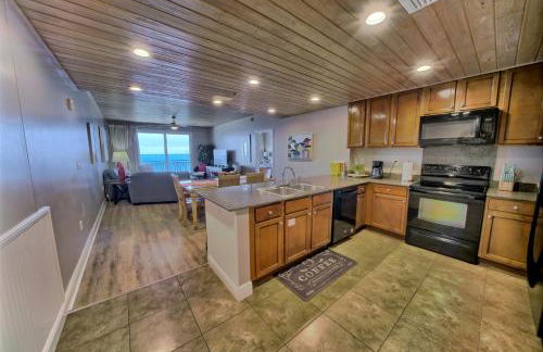 Sterling Breeze - Luxury Beach Front Condo - Photo 40