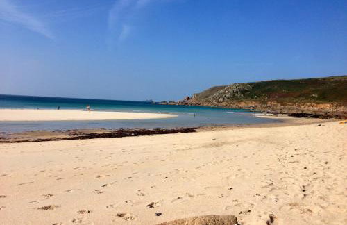 Luxe Detached 3 Bed Luxe House on Exclusive Private Estate Close to Coast Free Hot Tub Sleeps 6 Private Parking for 2 Cars - Photo 70