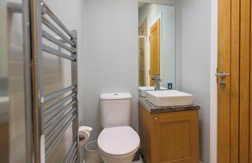 Spacious Oak Cabin with Hot Tub - Devon - Foto 21