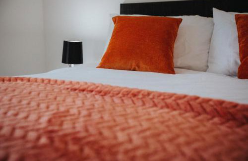 Waterfront 2 Bed Apartment - Free Parking & Wi-Fi - Foto 29