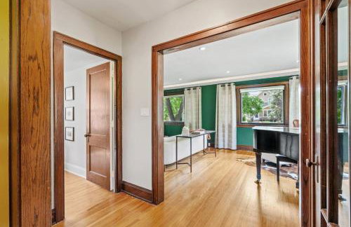 Lowry Parlour - Photo 27